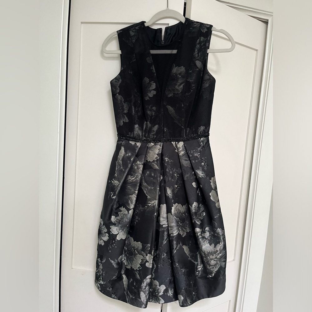 Floral Cocktail dress. Carmen Marc Valvo size small